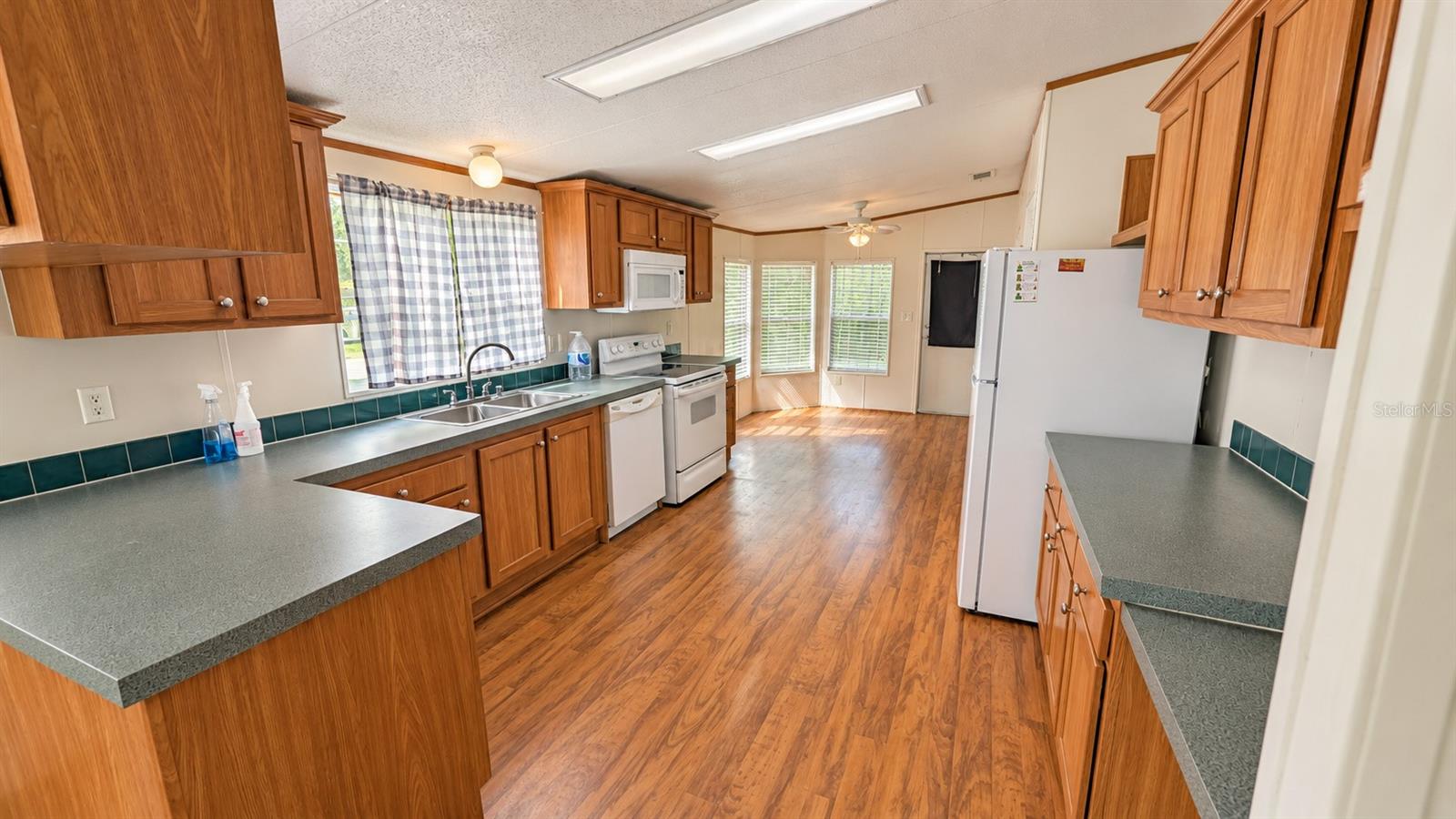 3657 E Flint Ln Property Photo 7