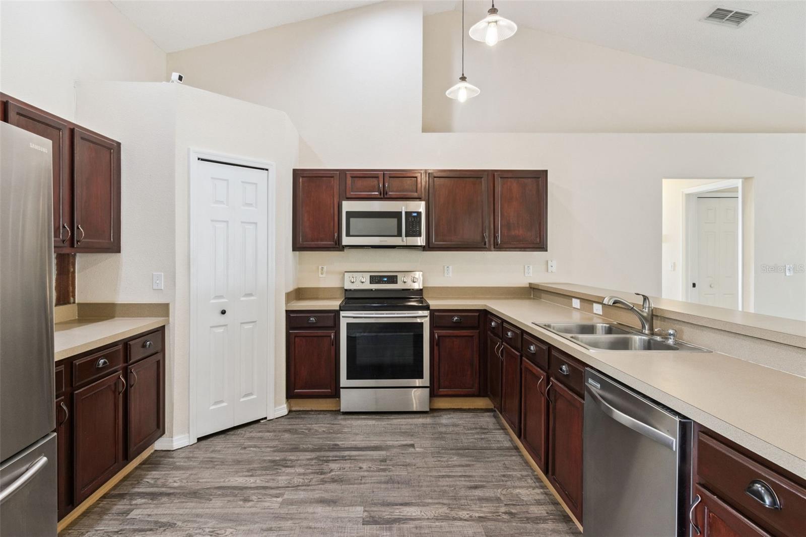 552 Hatchwood Dr Property Photo 14