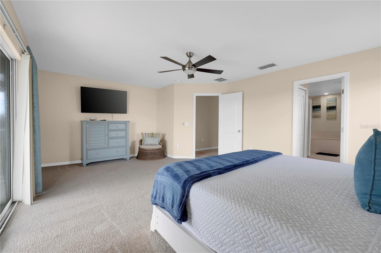678 Henley Cir Property Photo 17