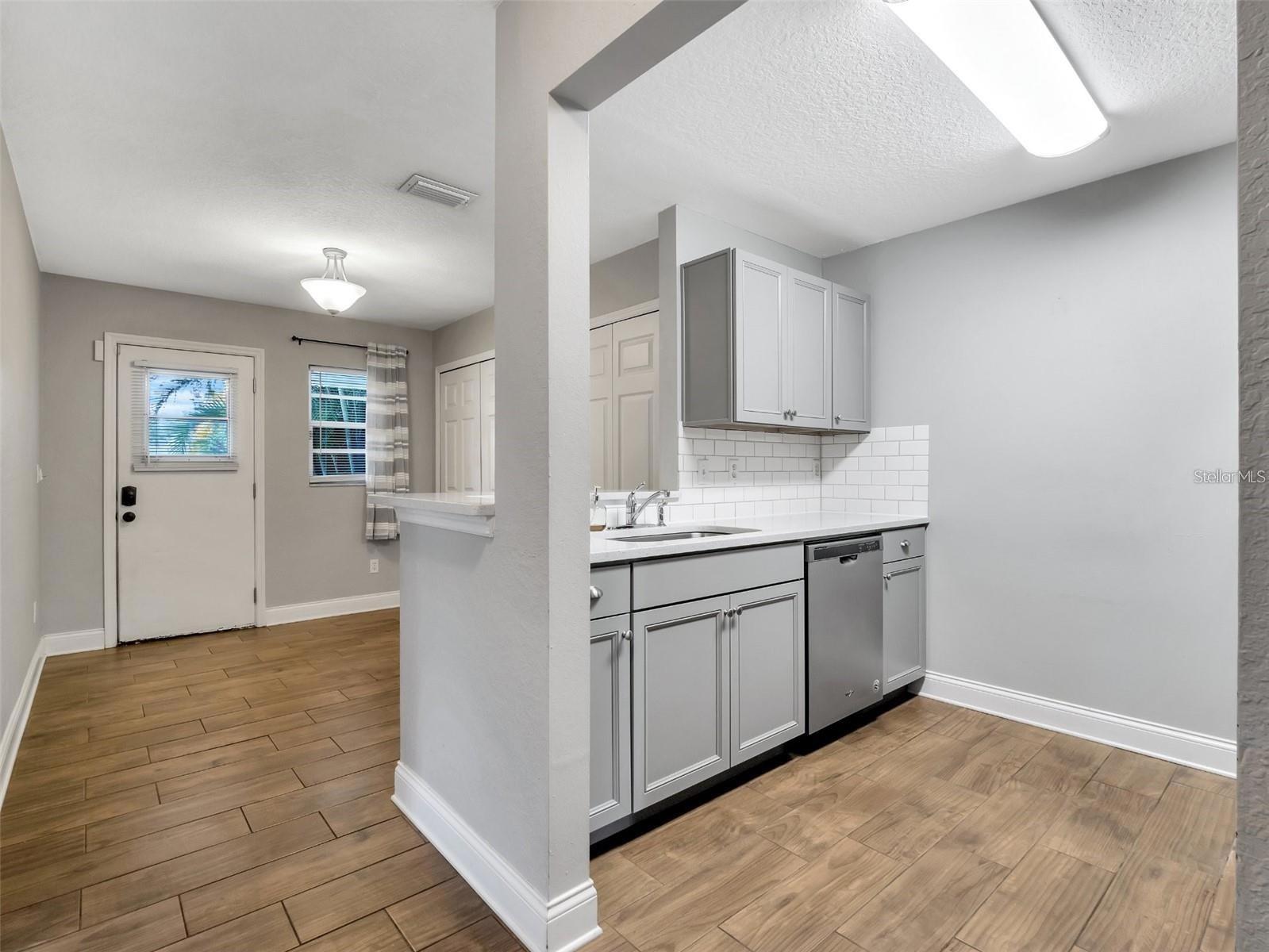251 N Plant St Property Photo 5