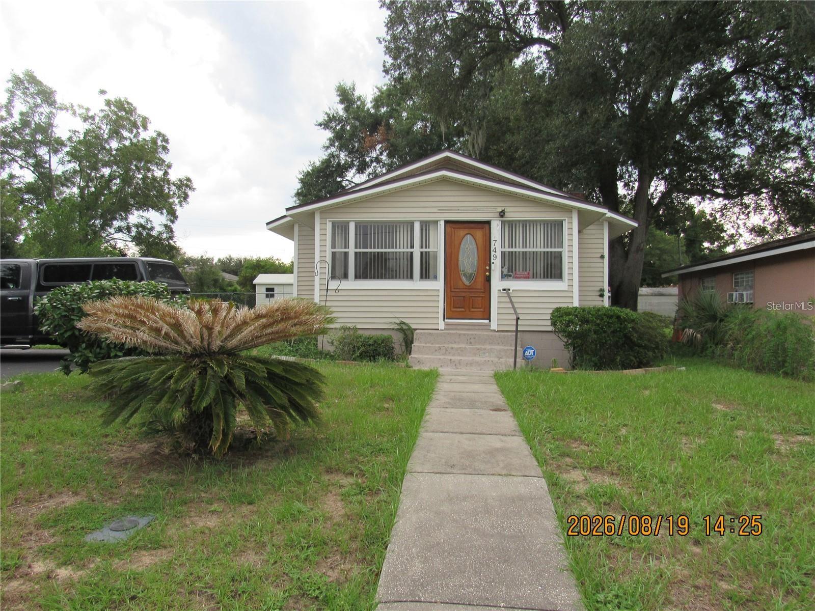 749 E Montrose St Property Photo 1