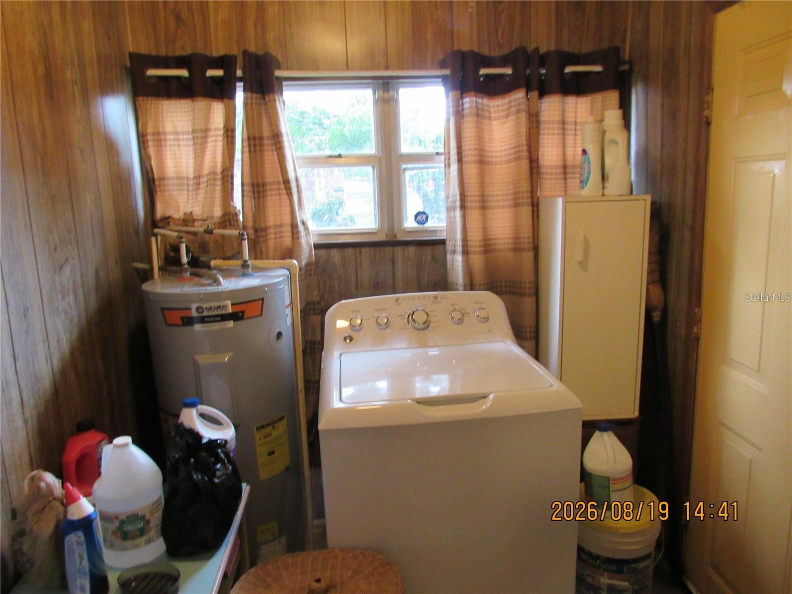 749 E Montrose St Property Photo 9