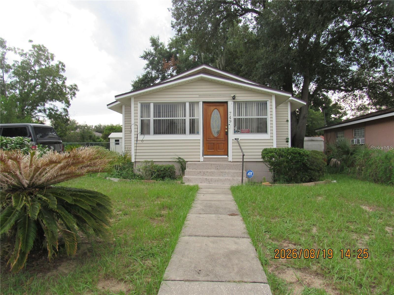 749 E Montrose St Property Photo 23