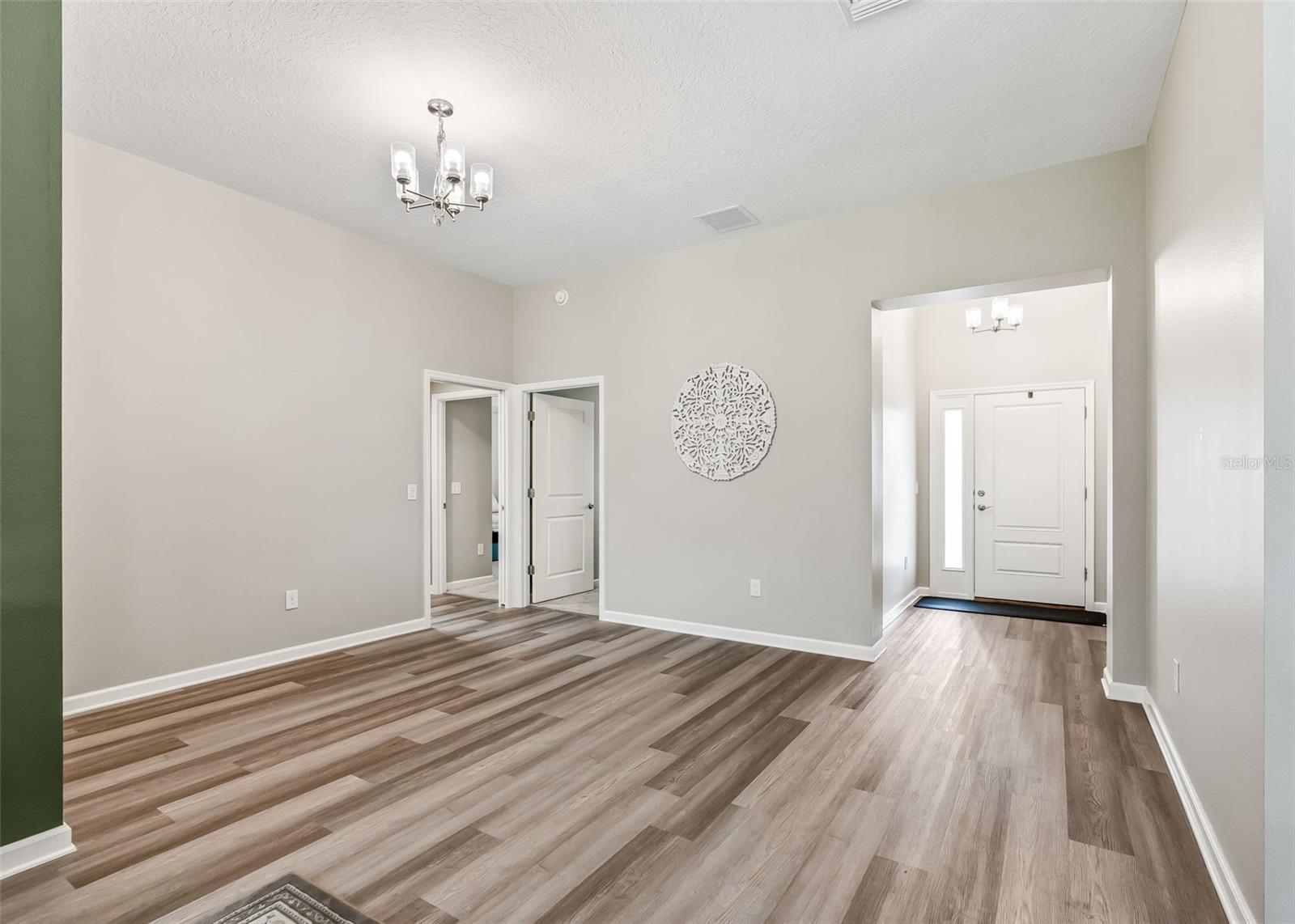 621 Cherry Creek Way Property Photo 6