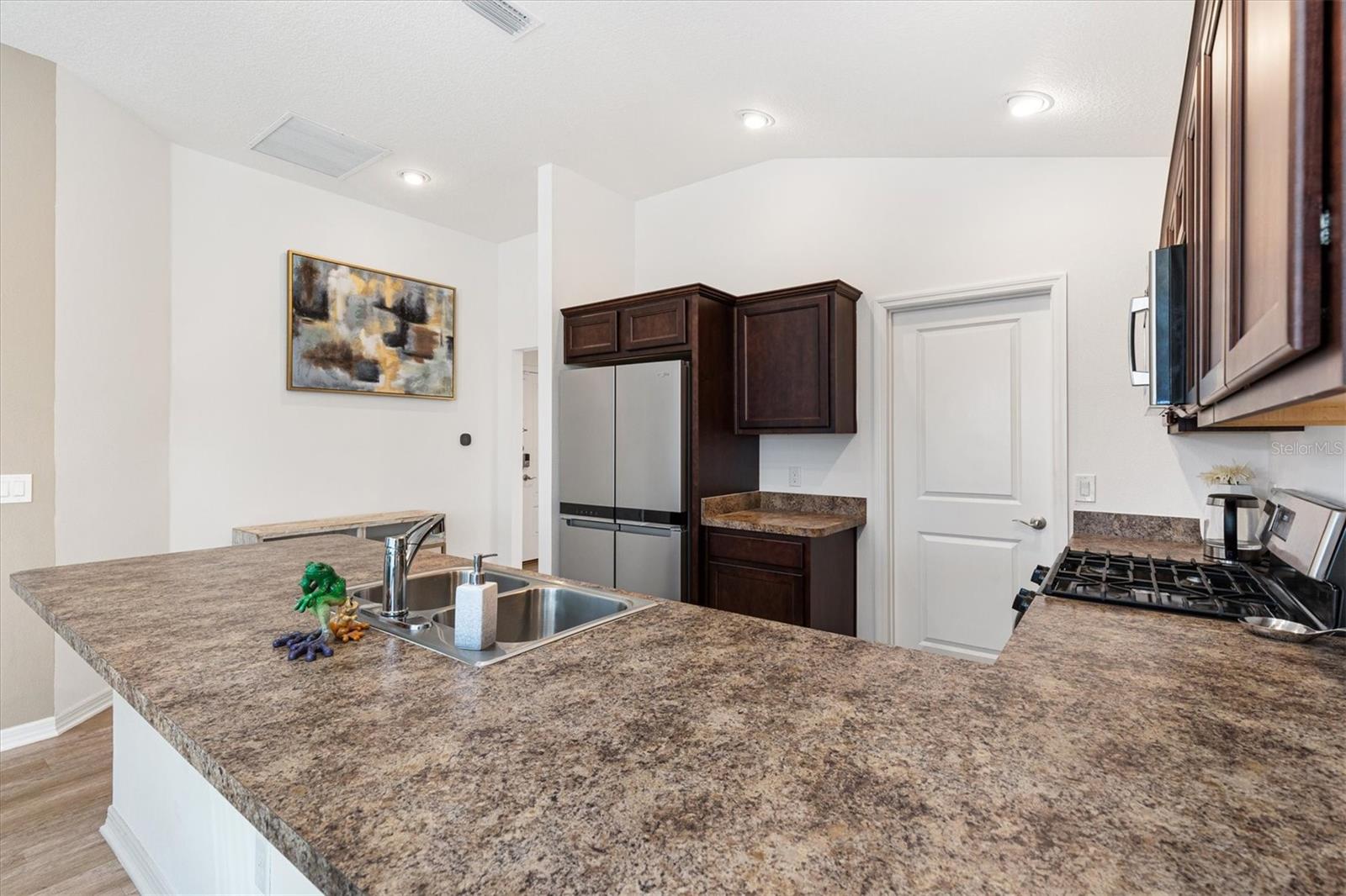 6094 Rodriguez Ln Property Photo 10