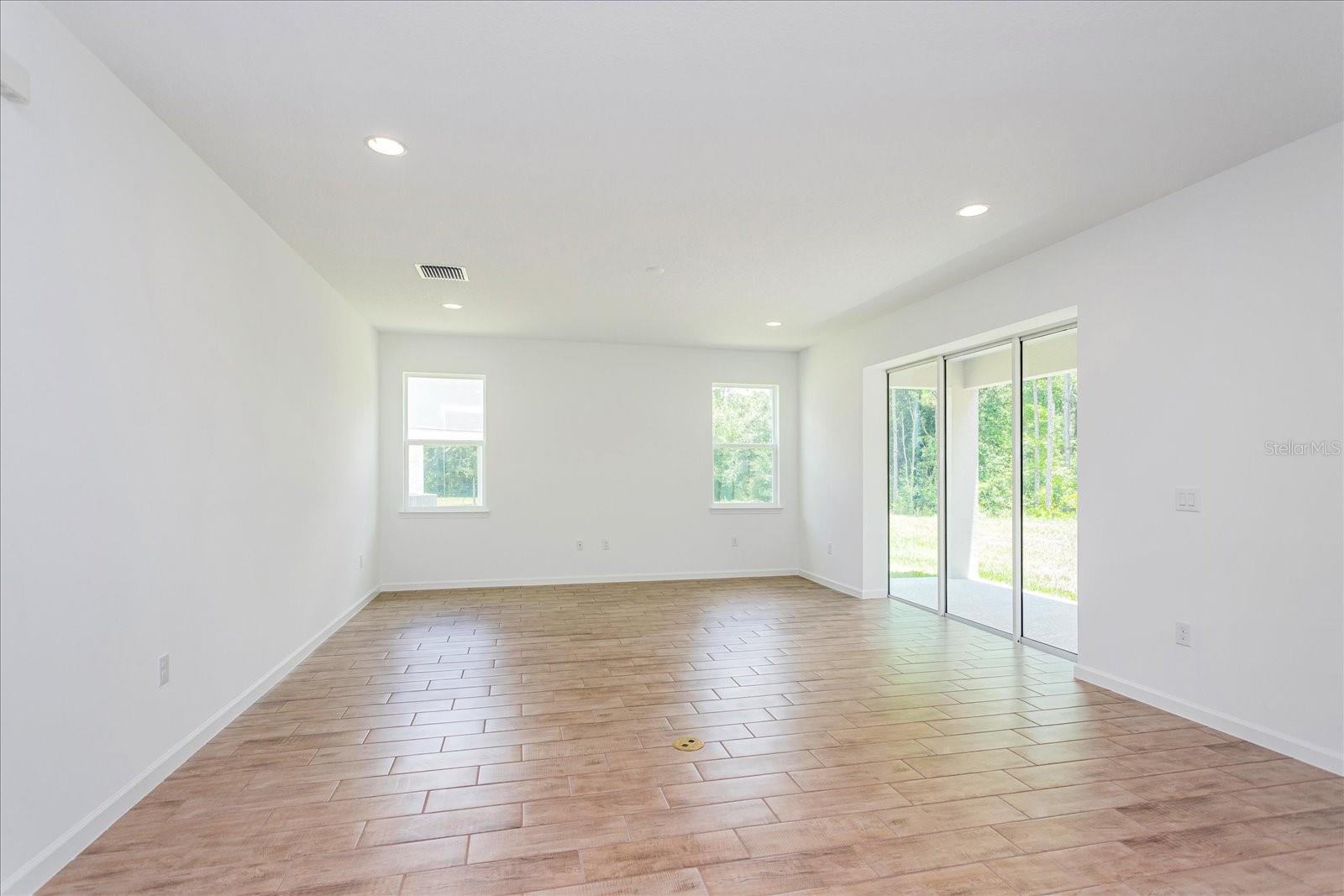17332 Wild Daisy Dr Property Photo 3