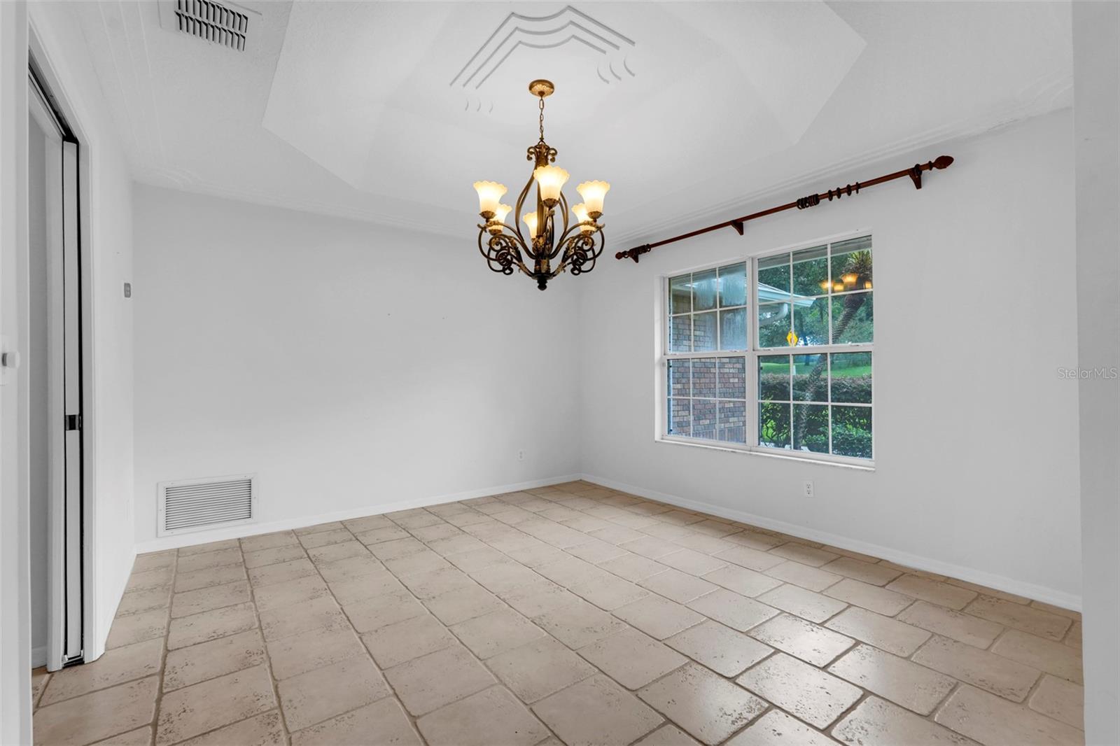 14747 Green Valley Blvd Property Photo 9