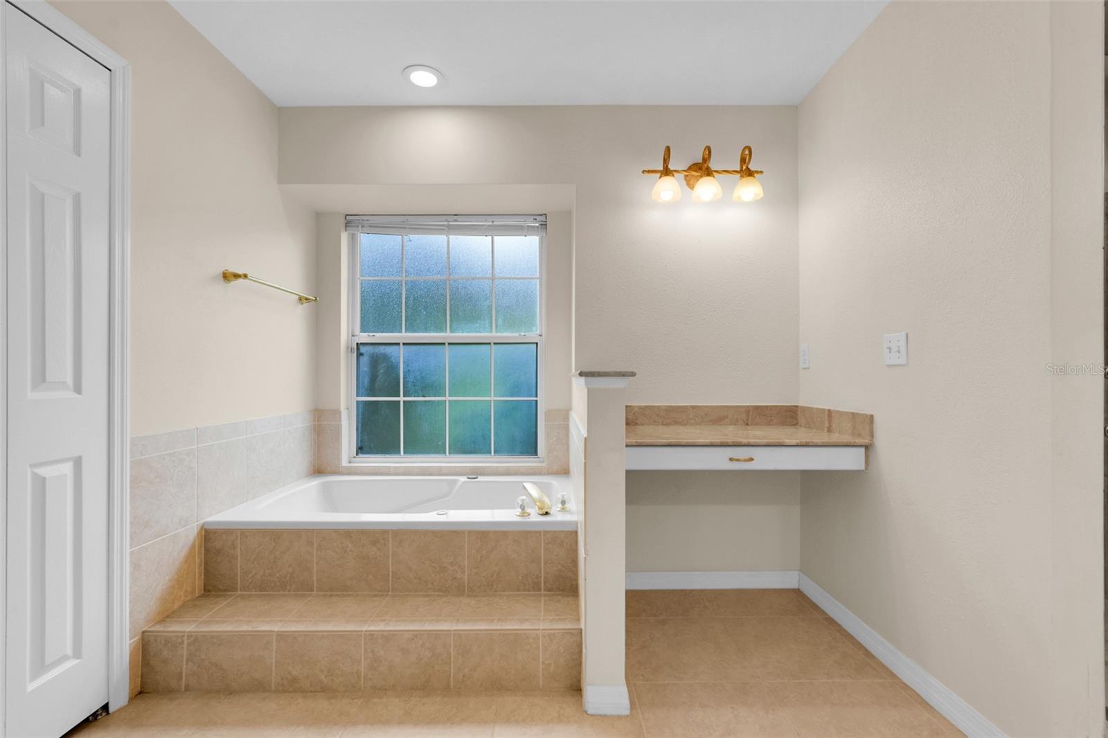14747 Green Valley Blvd Property Photo 25