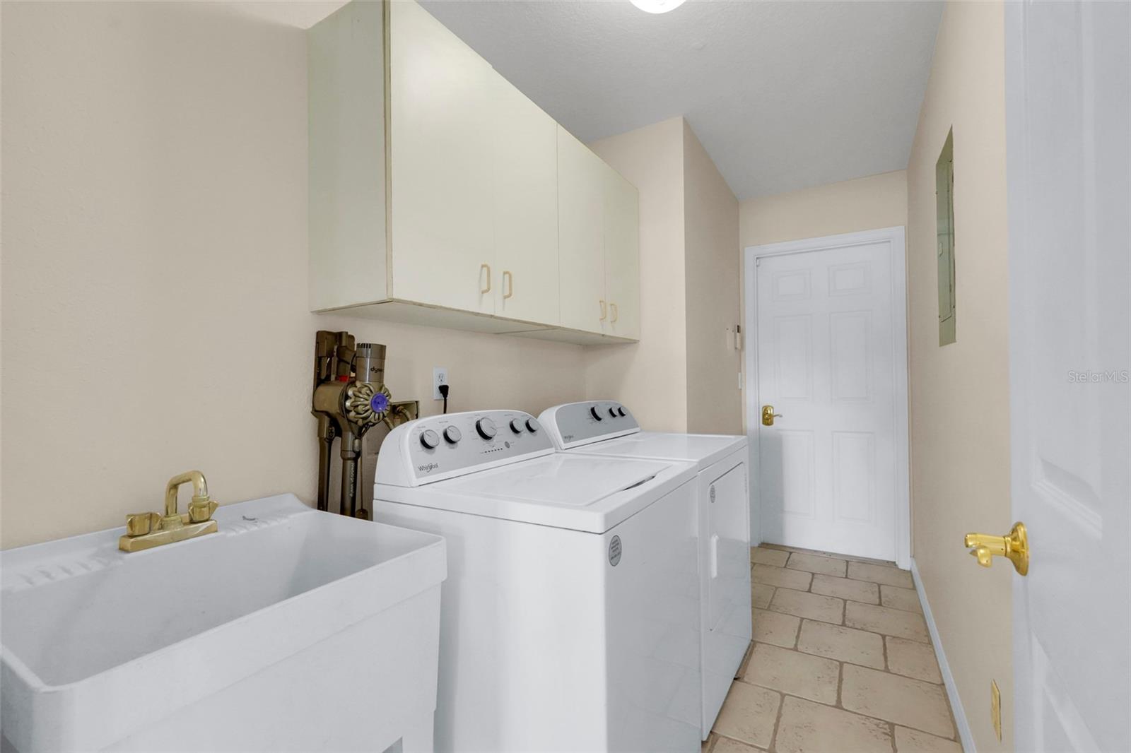 14747 Green Valley Blvd Property Photo 28