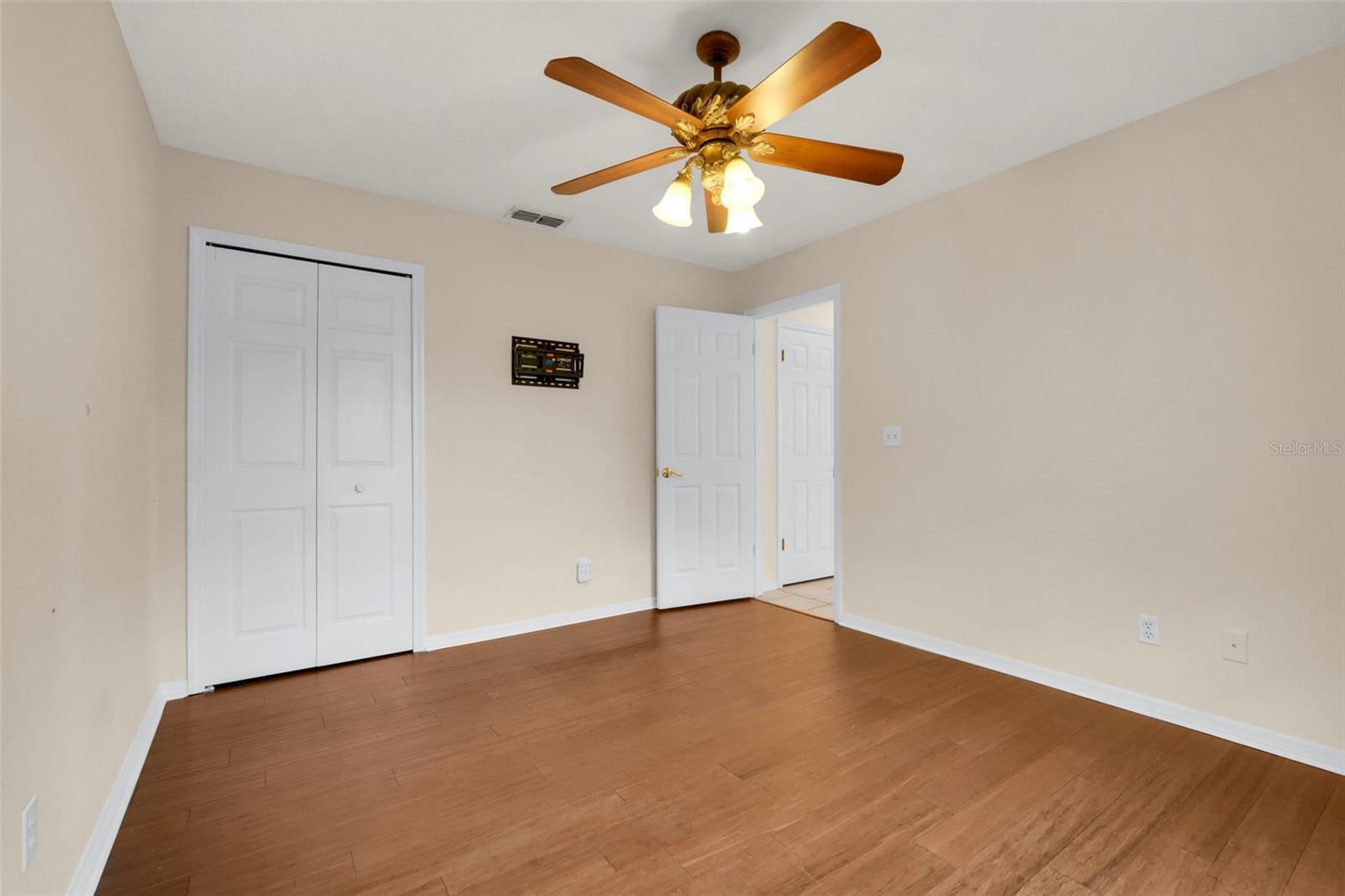 14747 Green Valley Blvd Property Photo 30