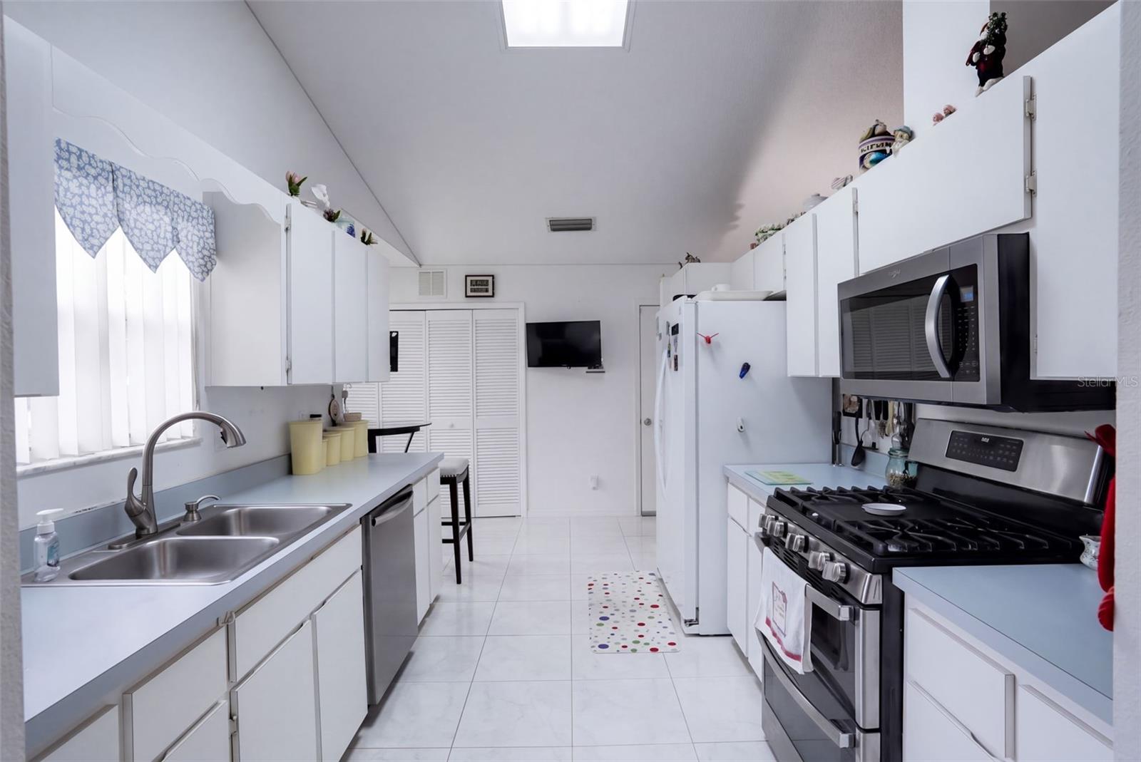 26162 Newcombe Cir Property Photo 11