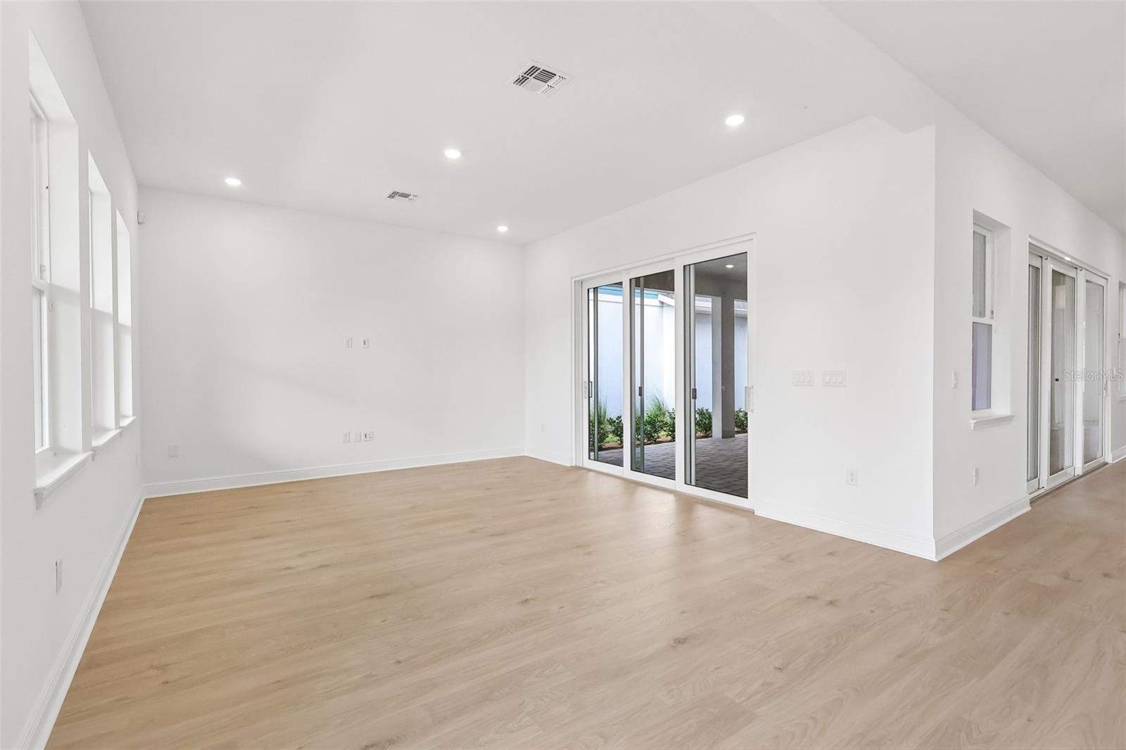10240 Fiddley Aly Property Photo 7