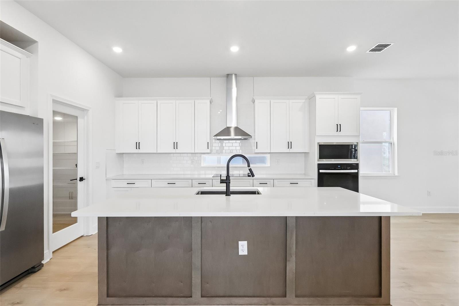 10240 Fiddley Aly Property Photo 13