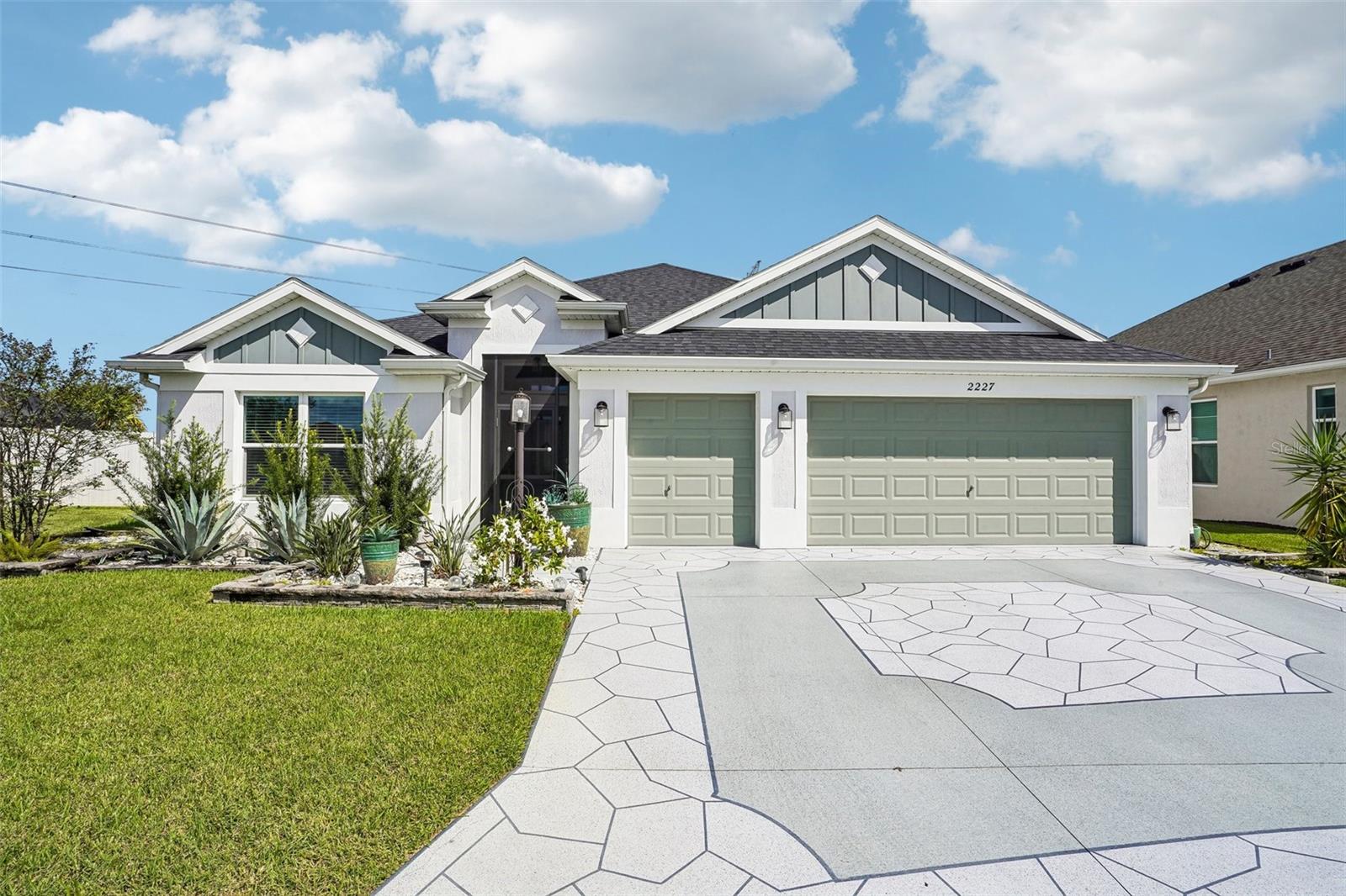 2227 Landrea Loop Property Photo