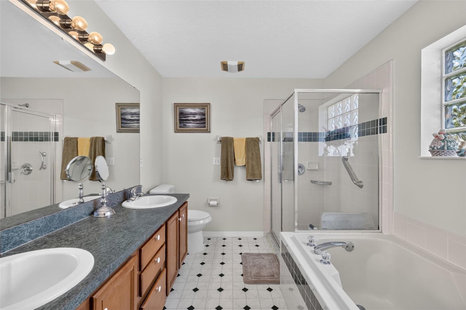 10449 Regal View Loop Property Photo 11