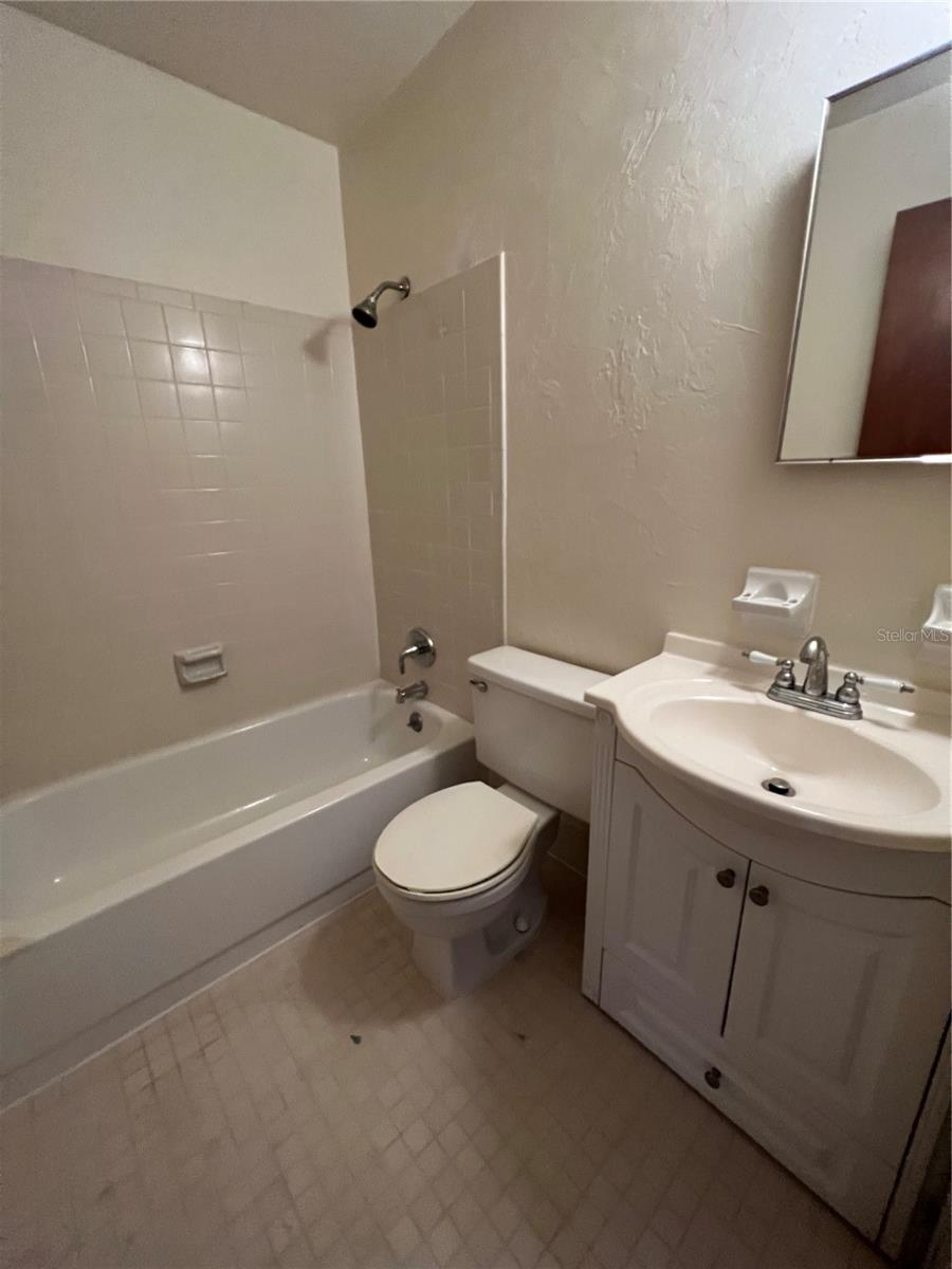 2626 Sw 31st Pl #b Property Photo 8