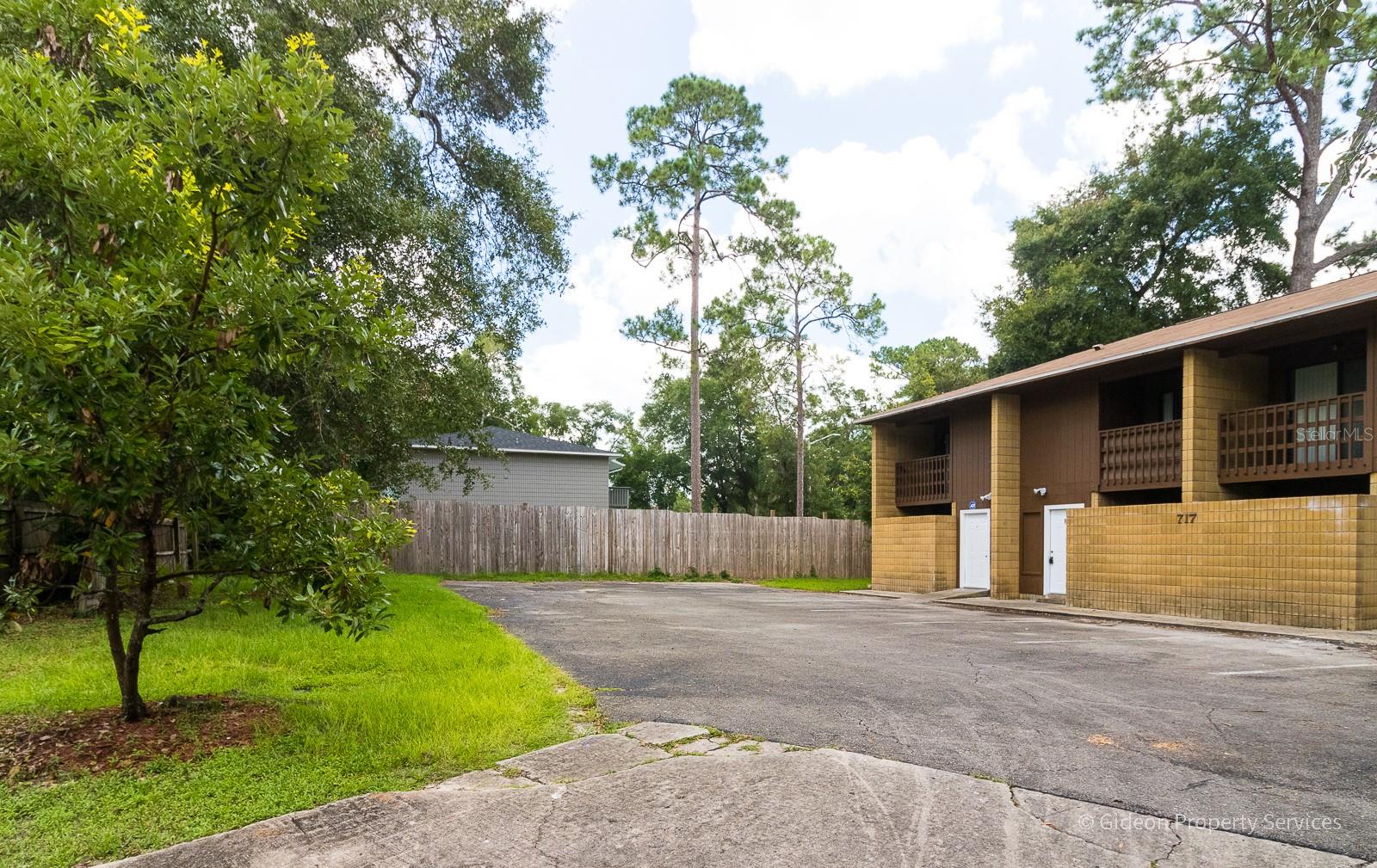 717 Sw 68th Terrace #b Property Photo 1
