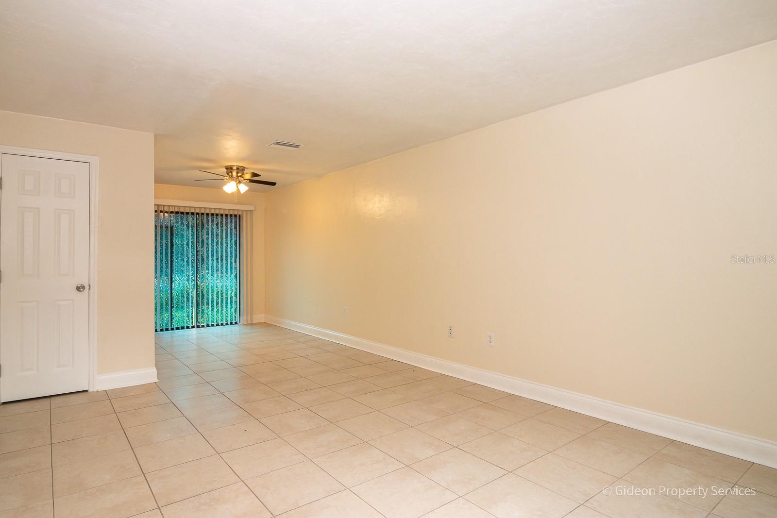 717 Sw 68th Terrace #b Property Photo 3