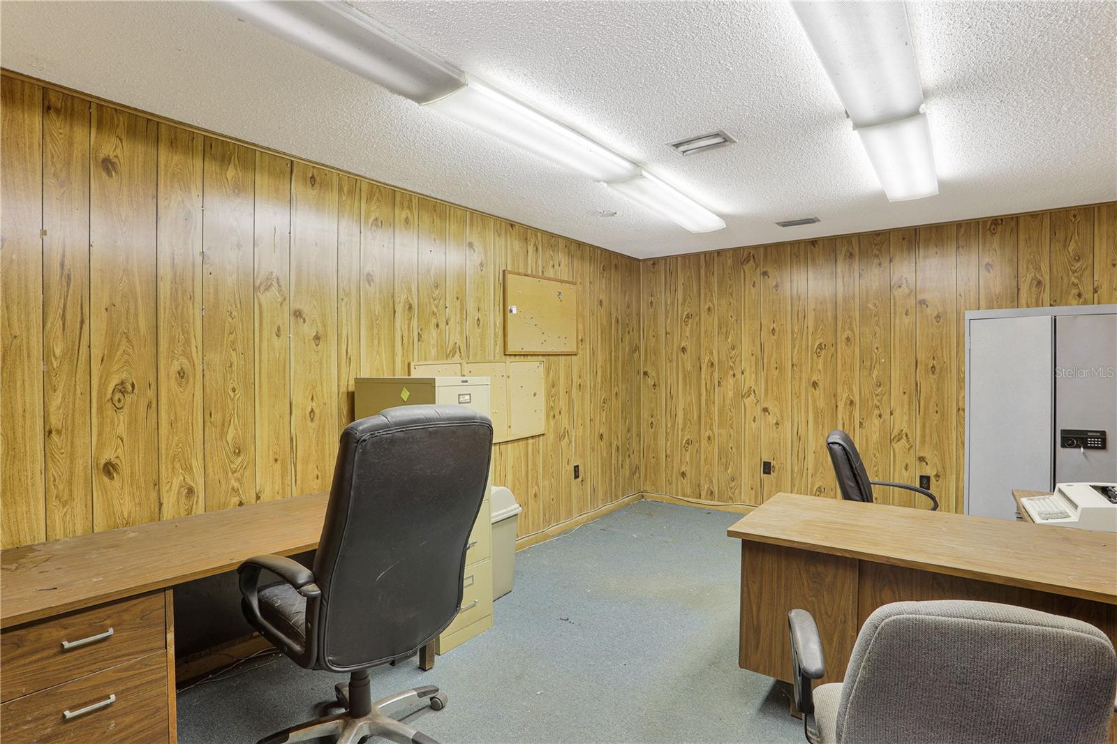 14405 Peggy Rd Property Photo 2
