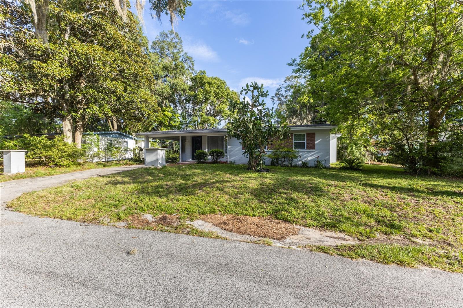 929 Se 9th Pl Property Photo 3