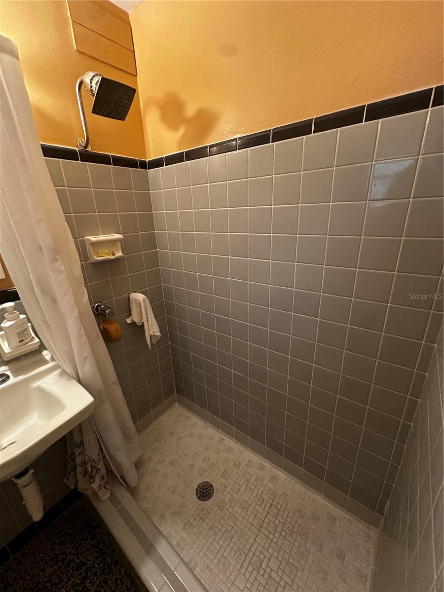 4215 Nw 10th St Property Photo 11