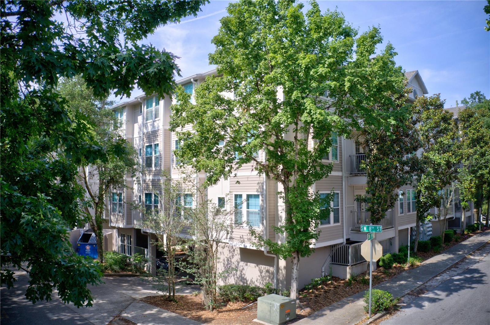 835 Sw 9th St #211 Property Photo 1