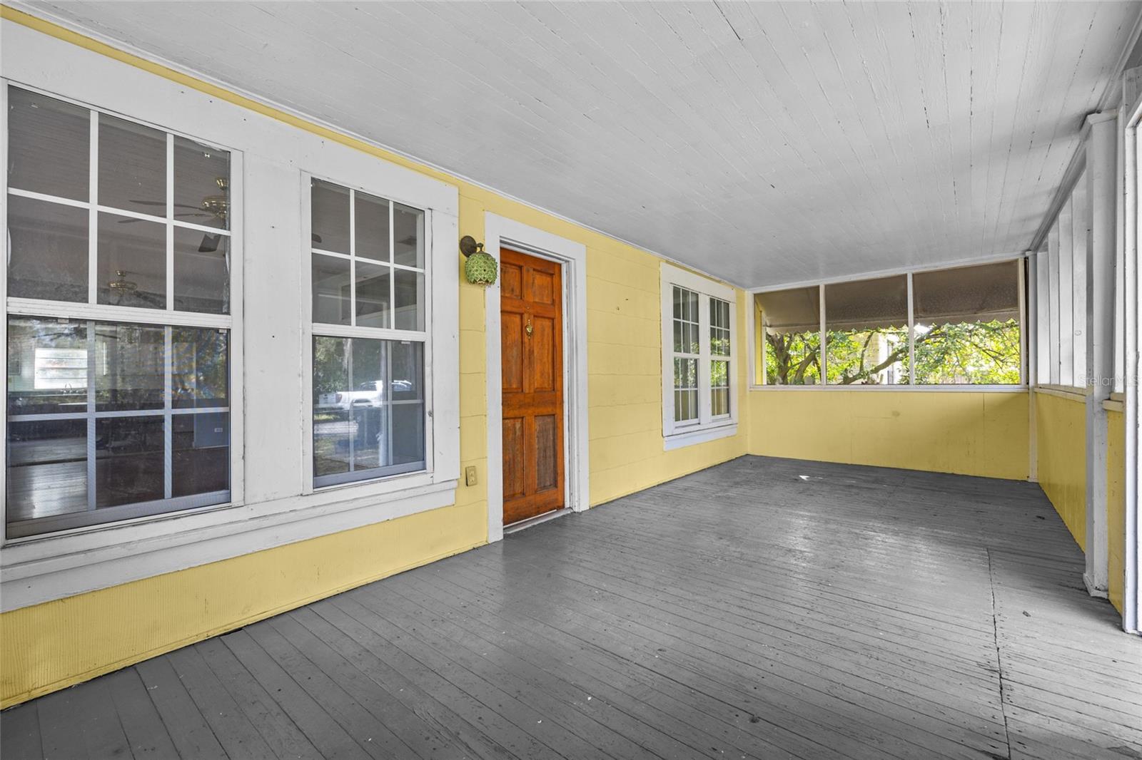 624 N Lake St Property Photo 4
