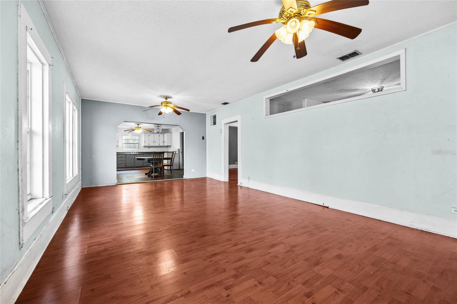 624 N Lake St Property Photo 5