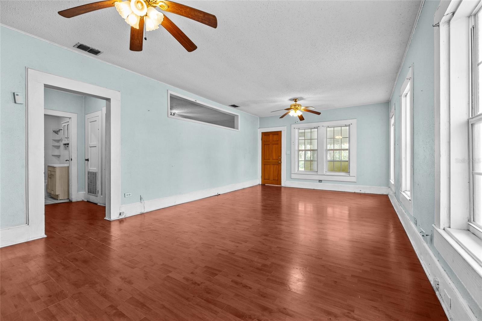 624 N Lake St Property Photo 7