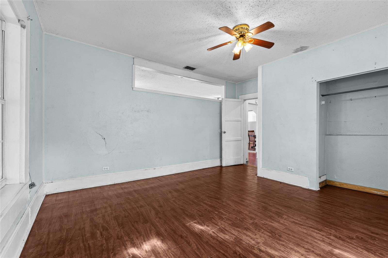 624 N Lake St Property Photo 14