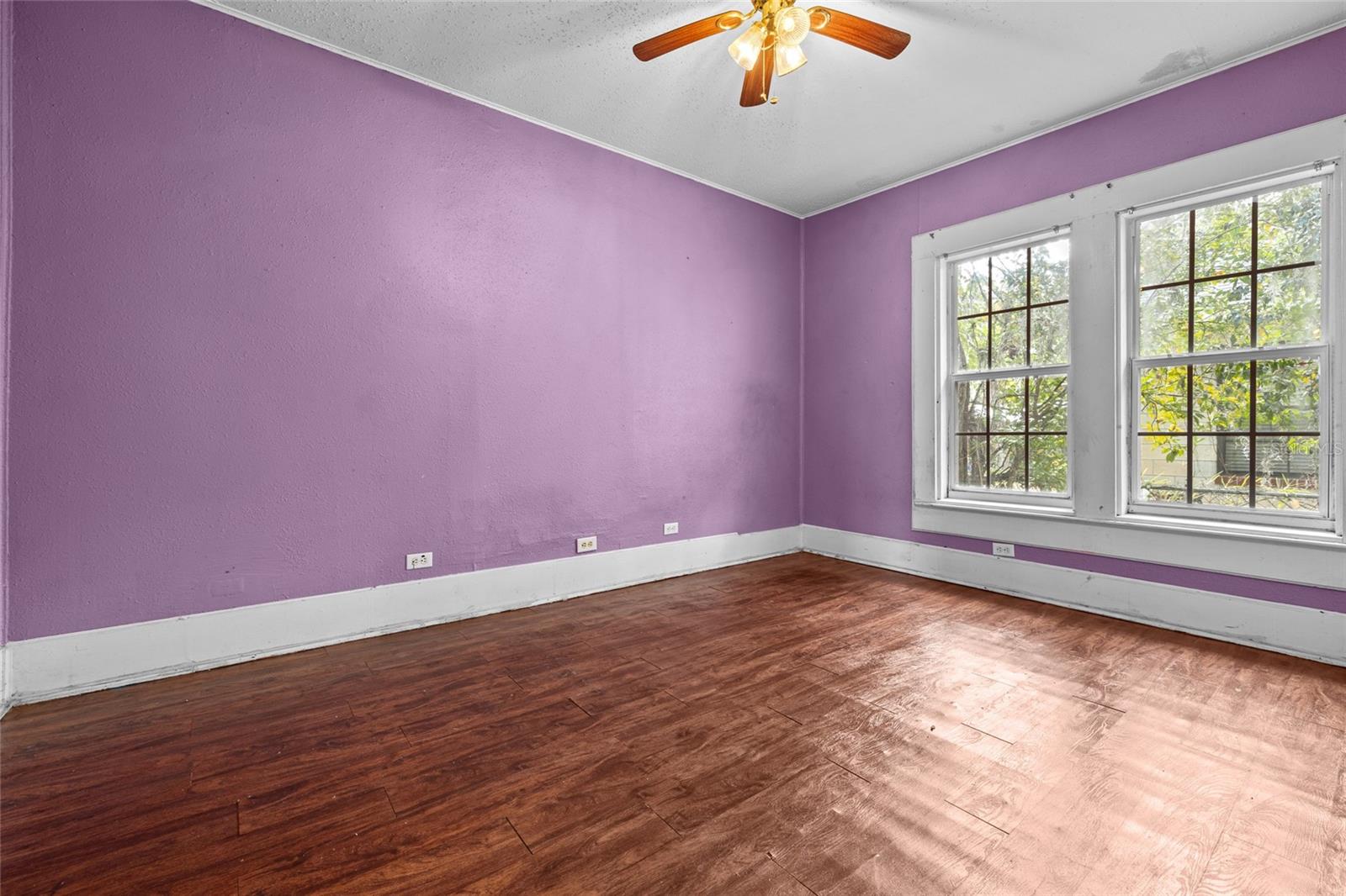 624 N Lake St Property Photo 18