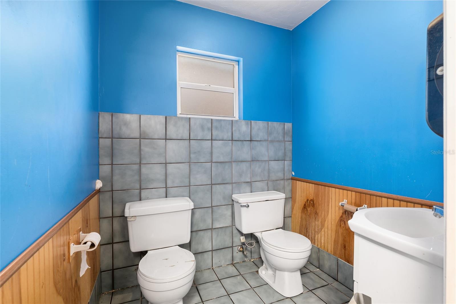 10228 N Division St Property Photo 6