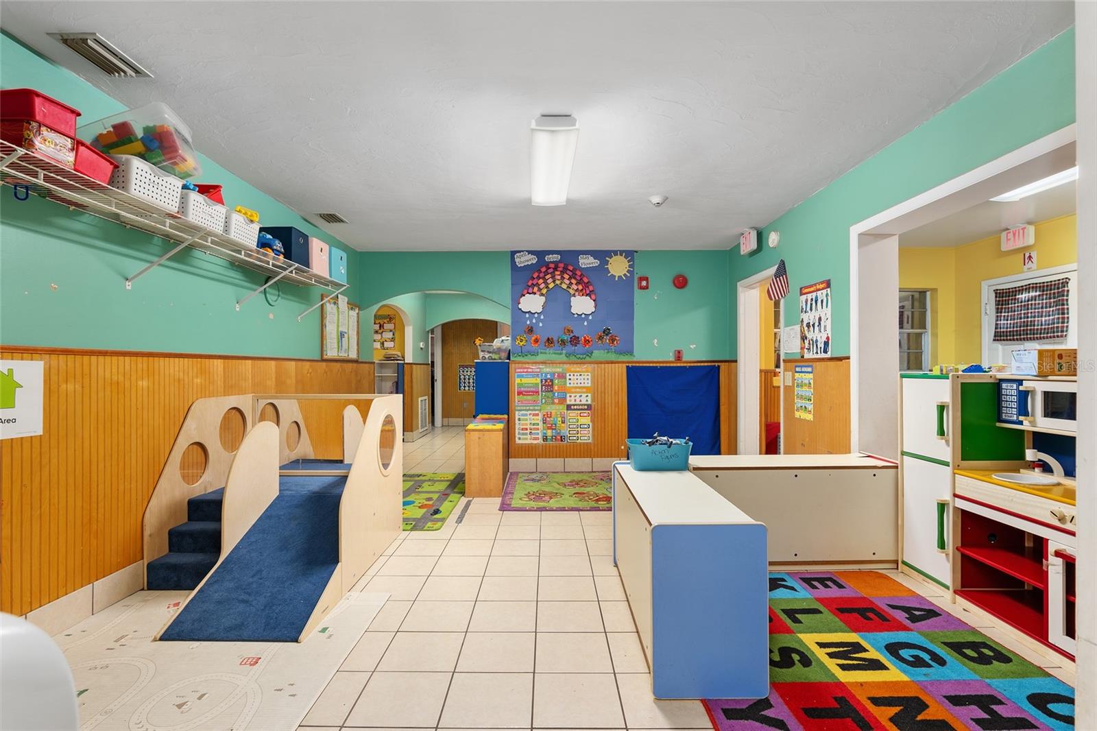 10228 N Division St Property Photo 8