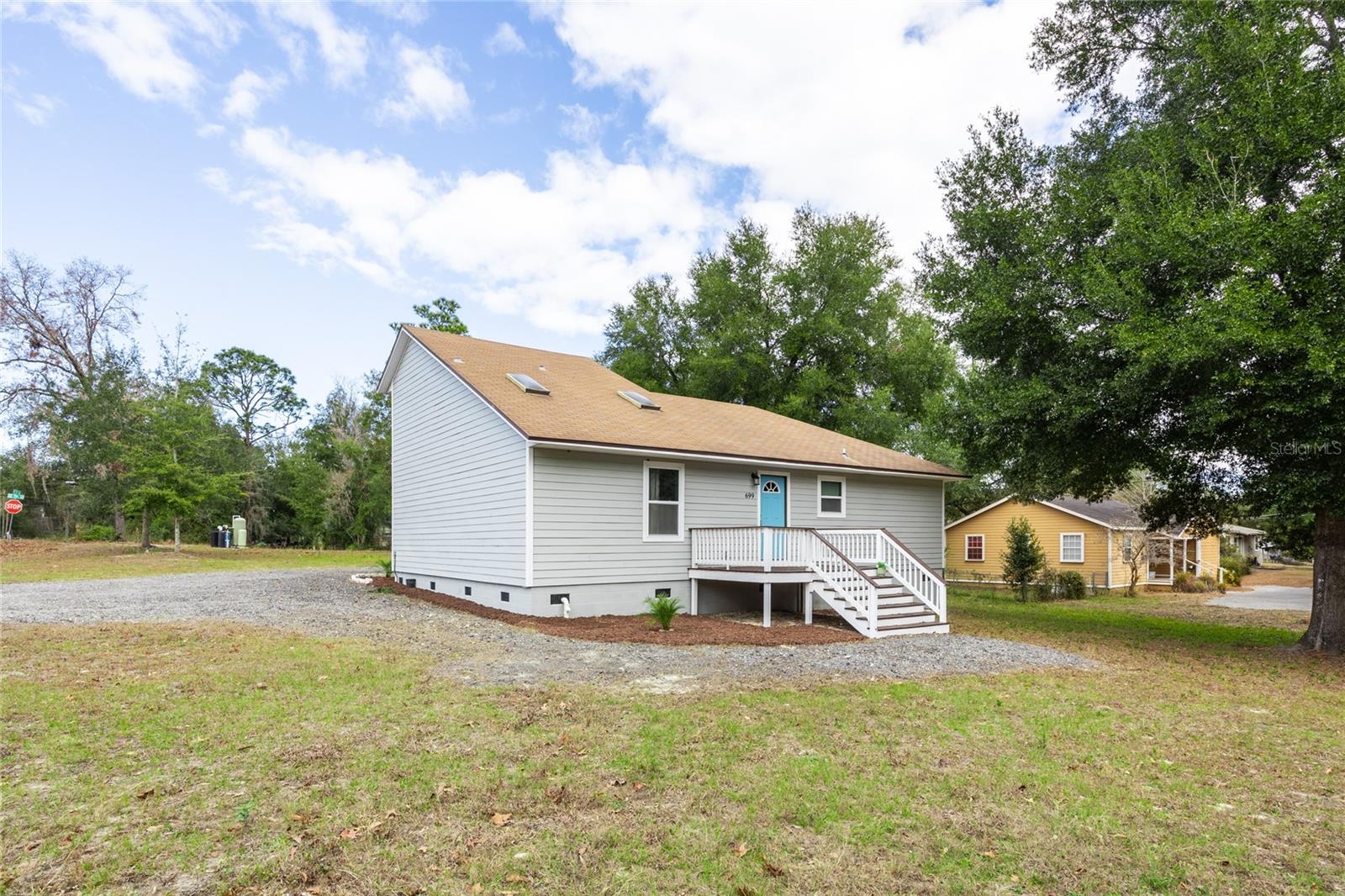 699 Se County Road 18a Property Photo 4