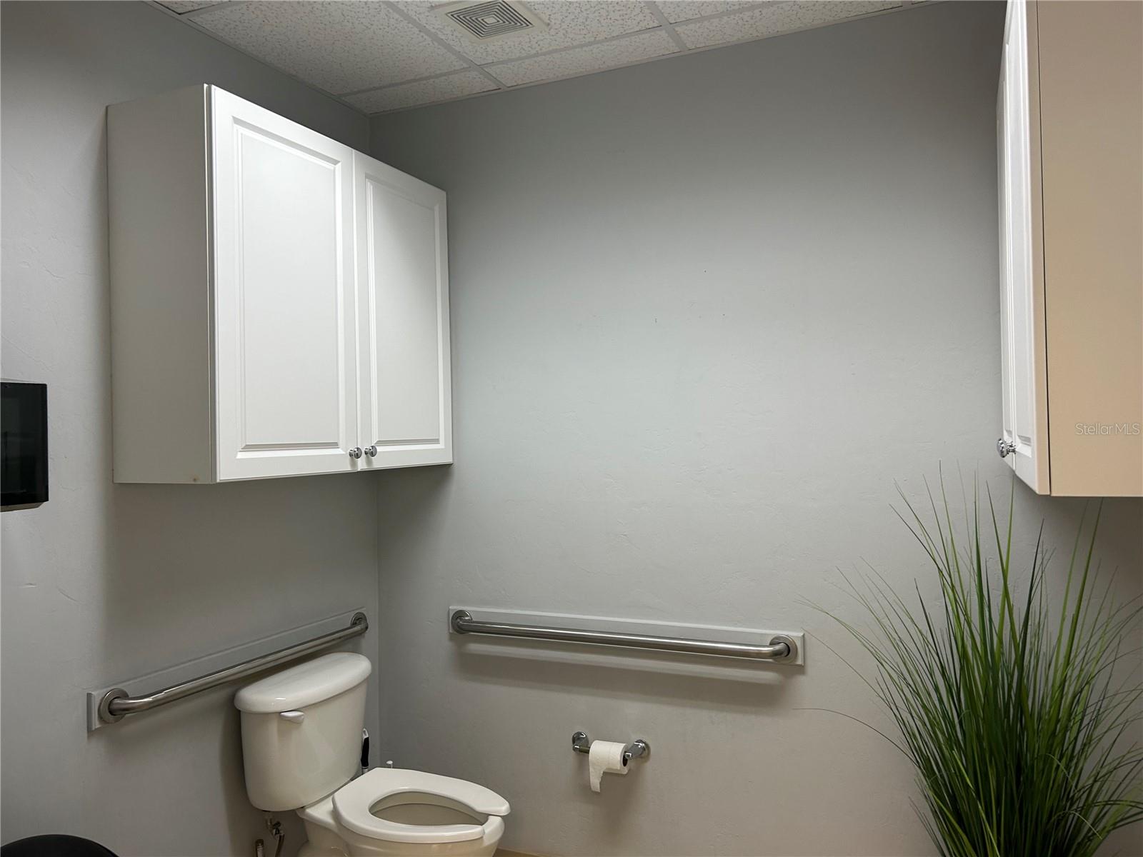 4130 Nw 37 Pl Nw #4 Property Photo 4