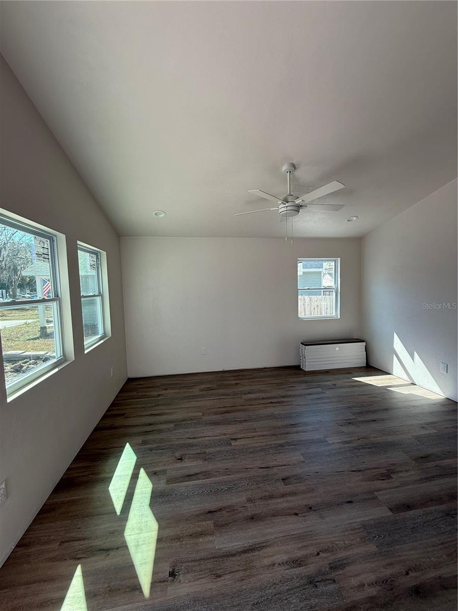 343 Nw 9th Ave Property Photo