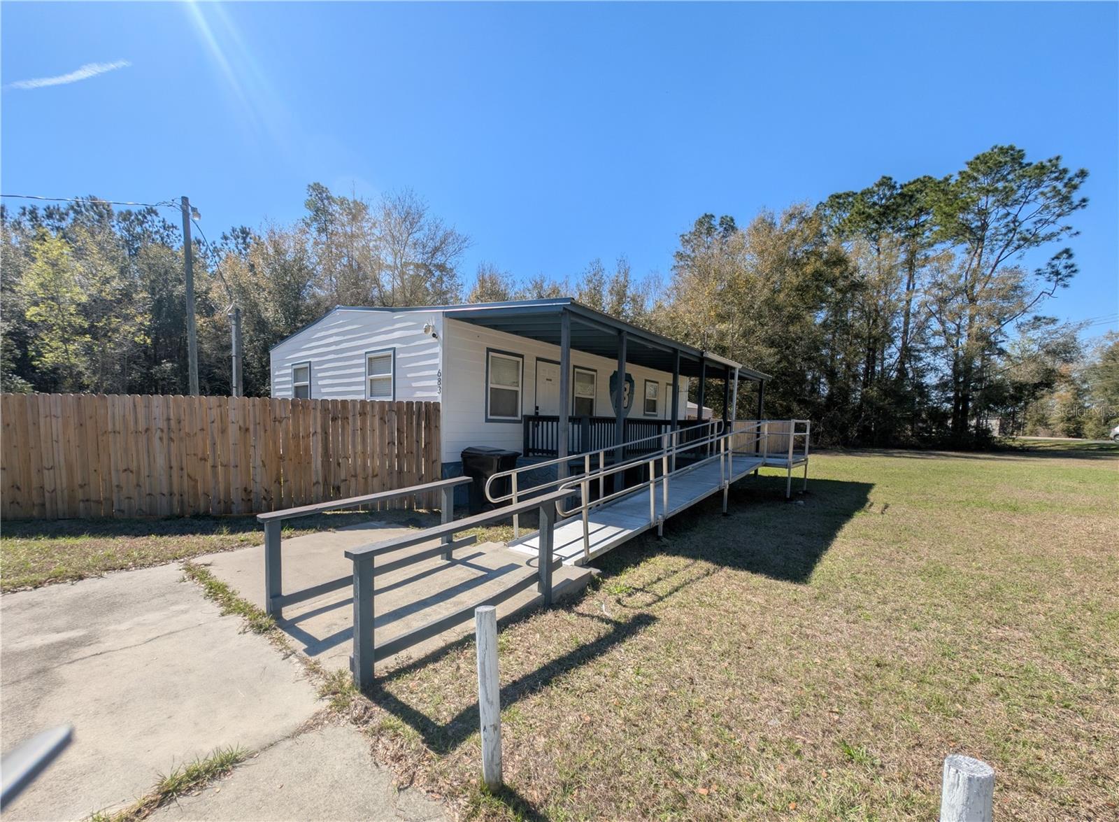 683 N Court St Property Photo