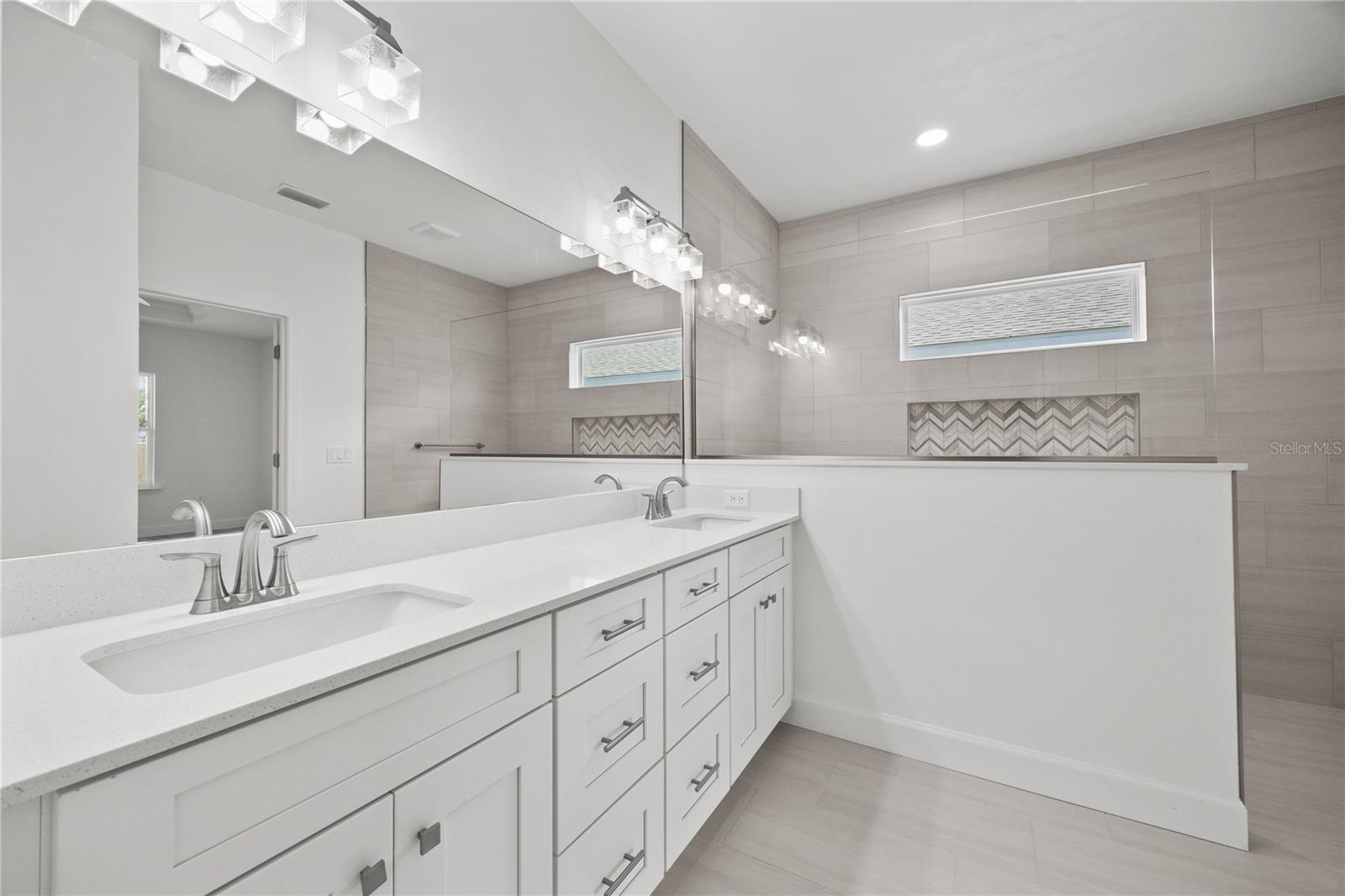 1018 Sw 67th Way Property Photo 16