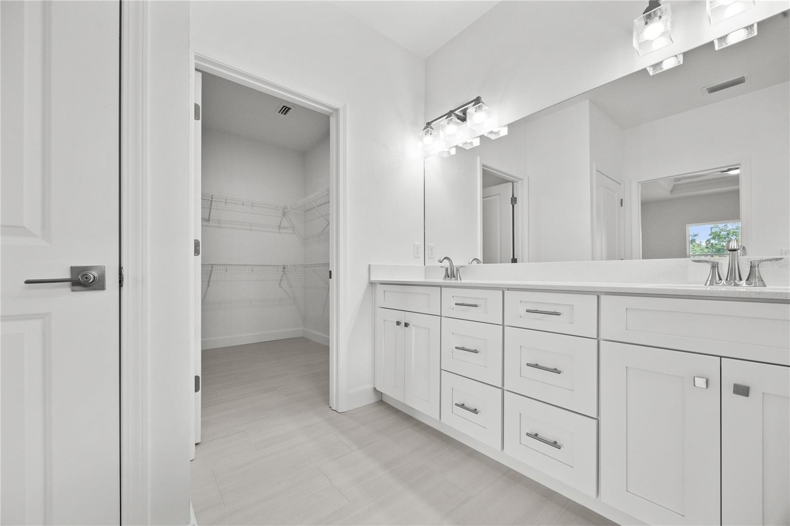 1018 Sw 67th Way Property Photo 17
