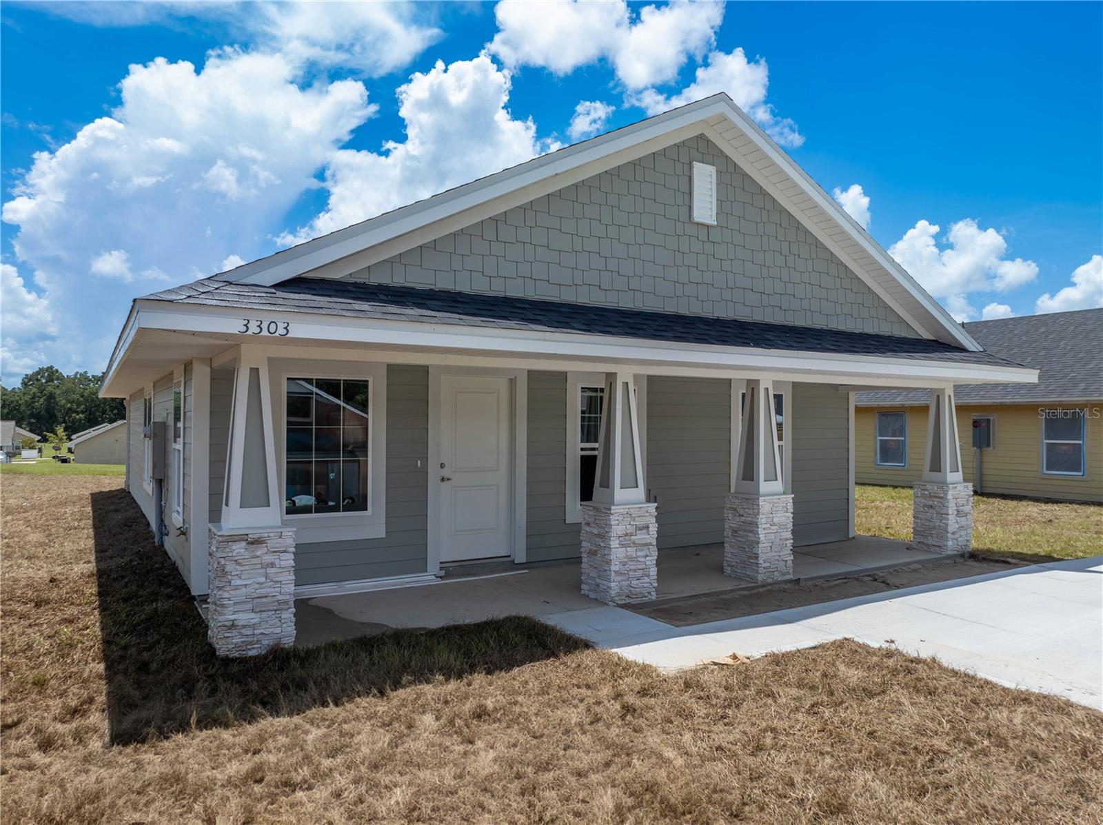 3303 E Iris Ln Property Photo 1