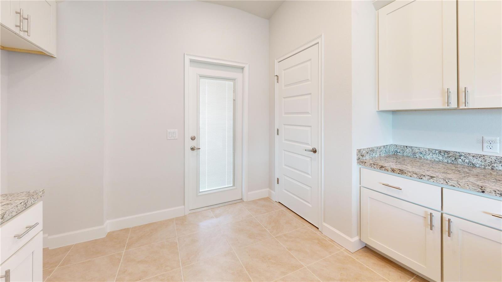 3303 E Iris Ln Property Photo 26