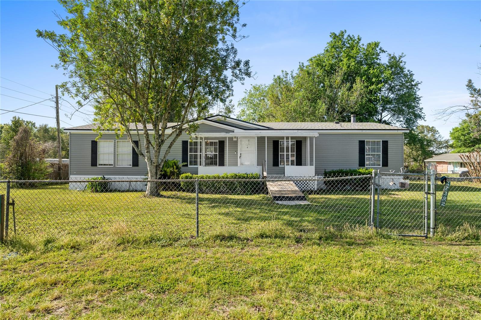 Brooker Real Estate Listings Main Image