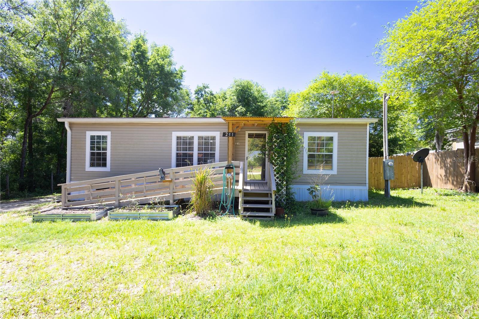 251 Elm St Property Photo