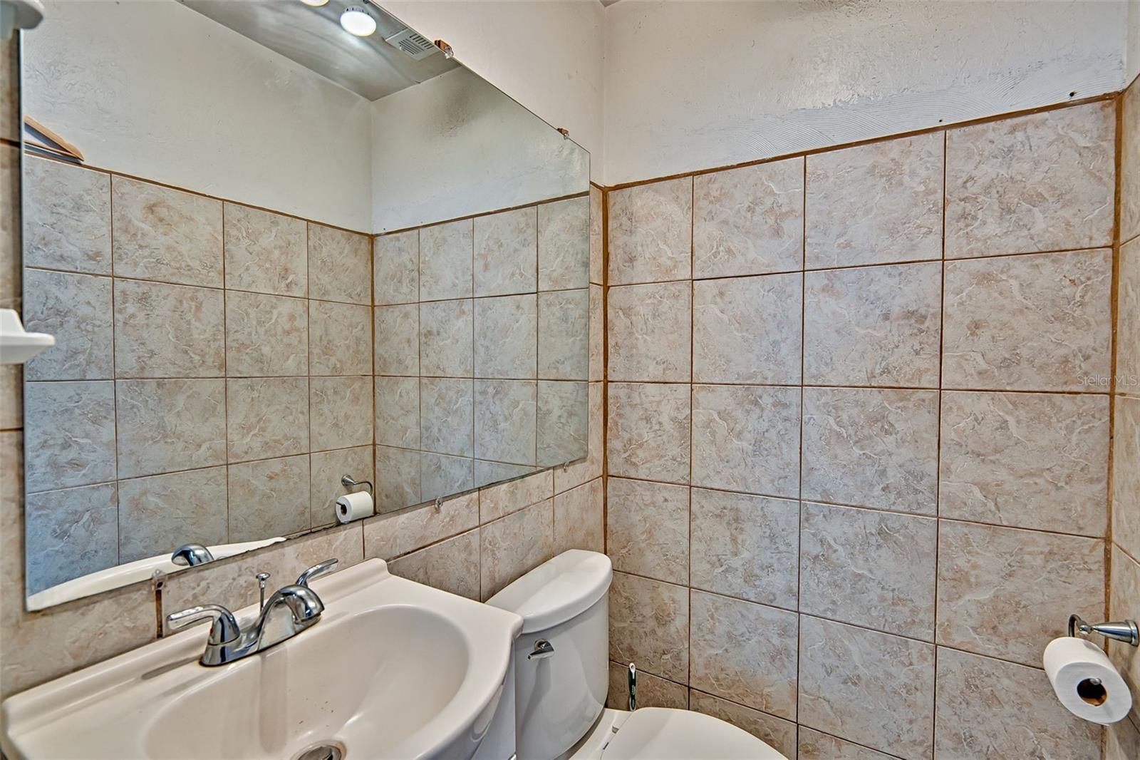 638 N Main St Property Photo 9