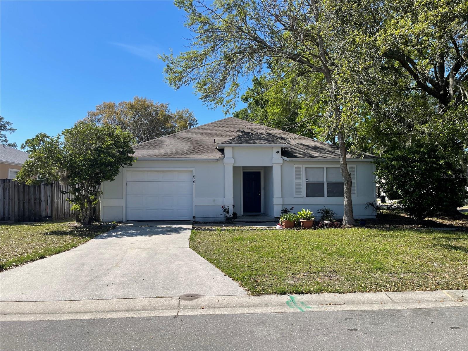 2527 Nw 37th Pl Property Photo