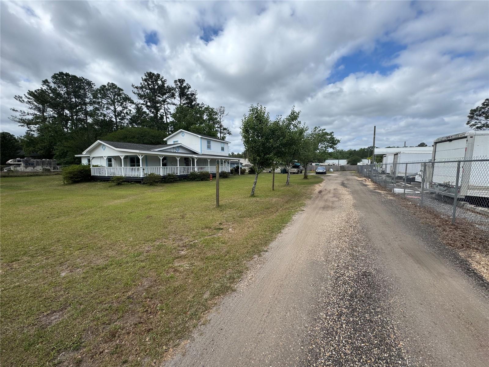 5515/5517 Shad Rd Property Photo 16