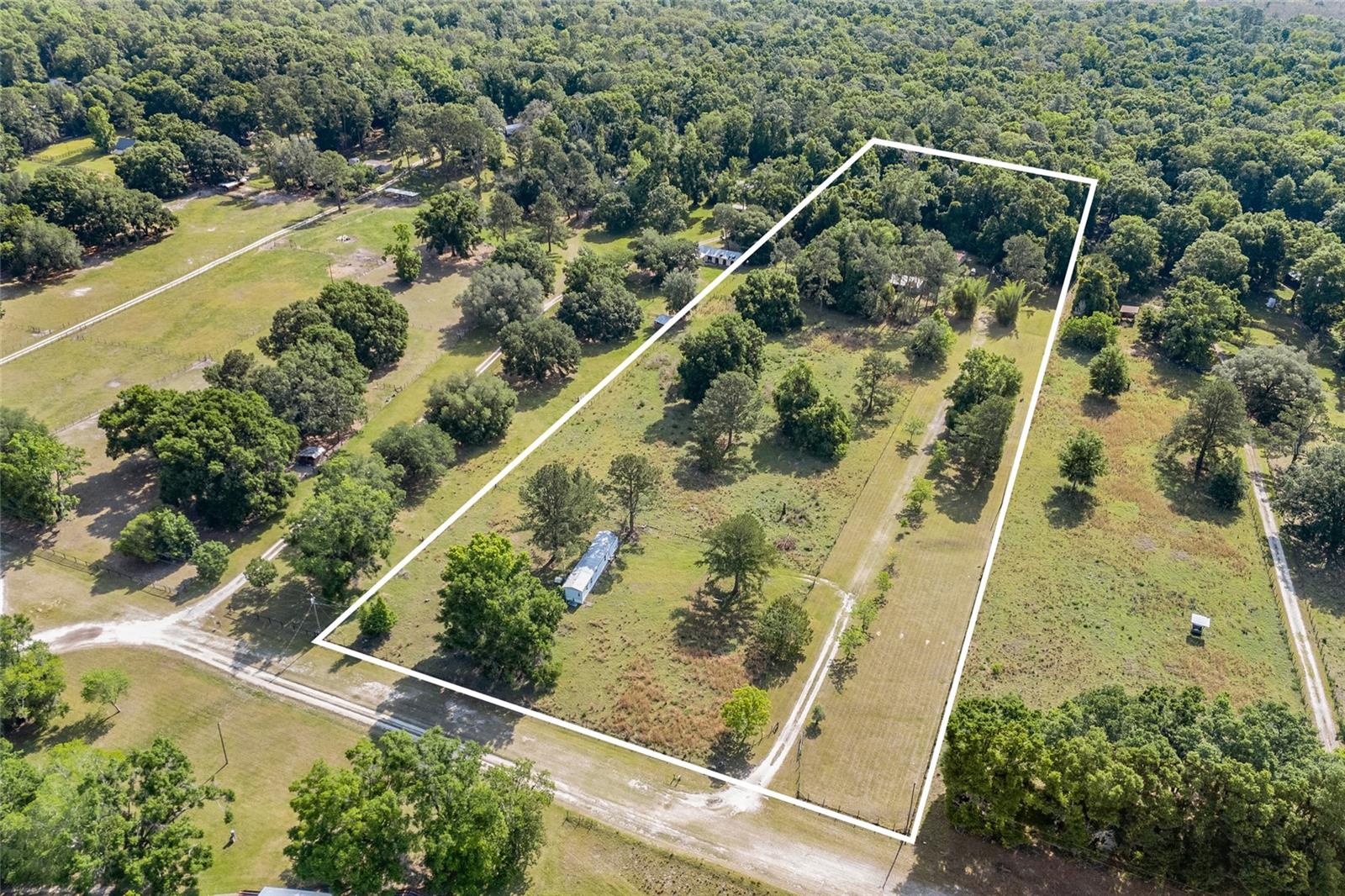 427 Sw Buck Ct Property Photo 1