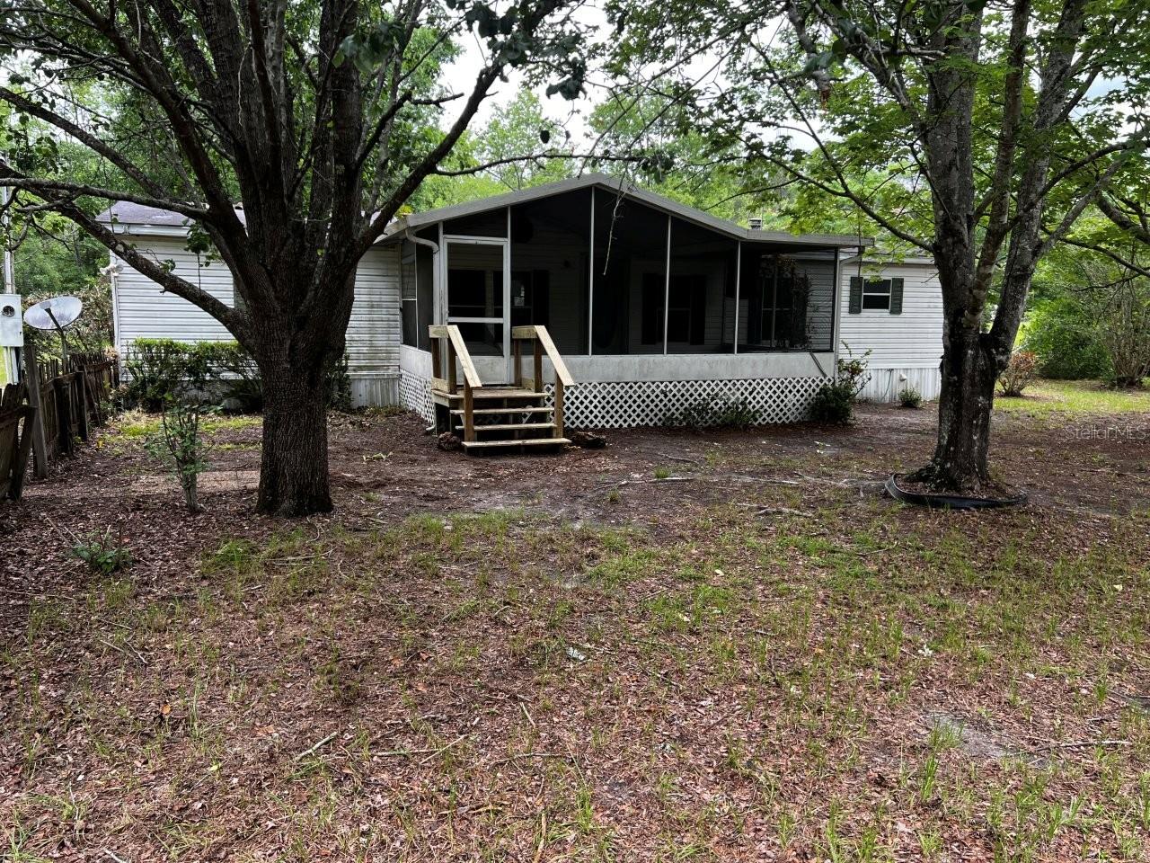 761 Sw Sunview St Property Photo 1