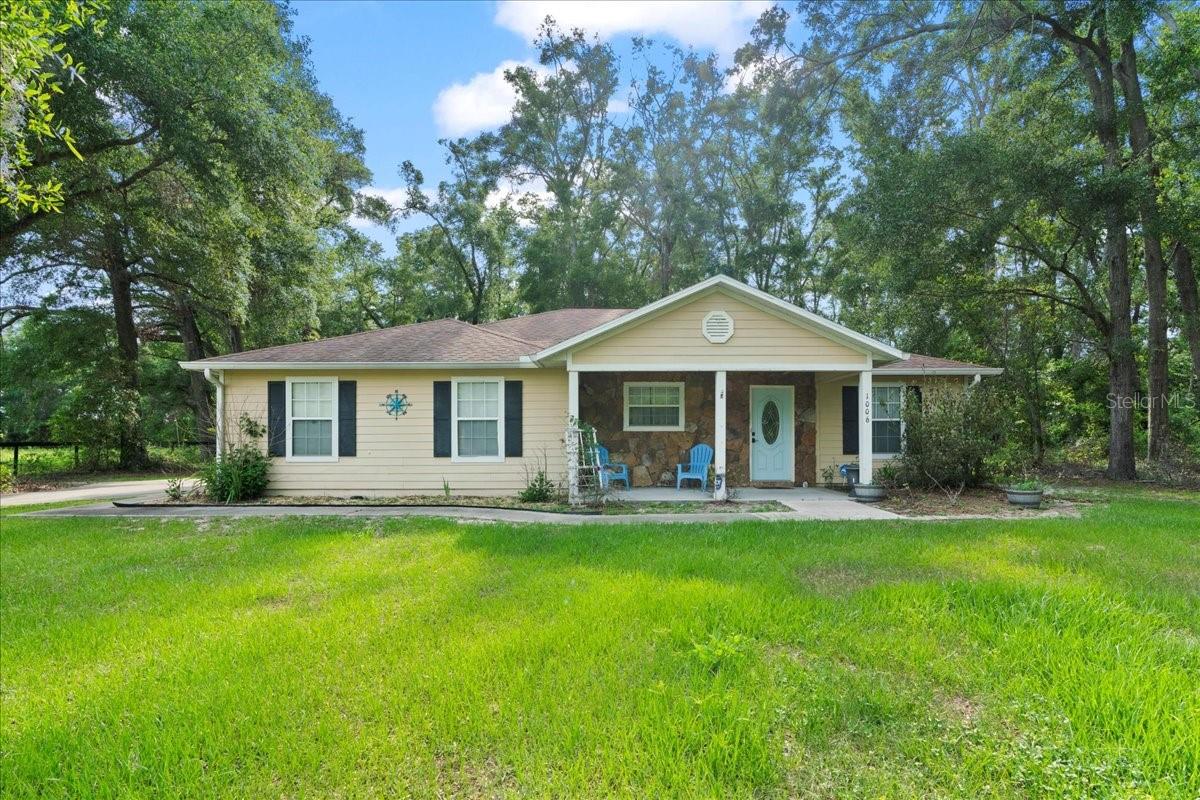 1006 Nw 12th Dr Property Photo 1