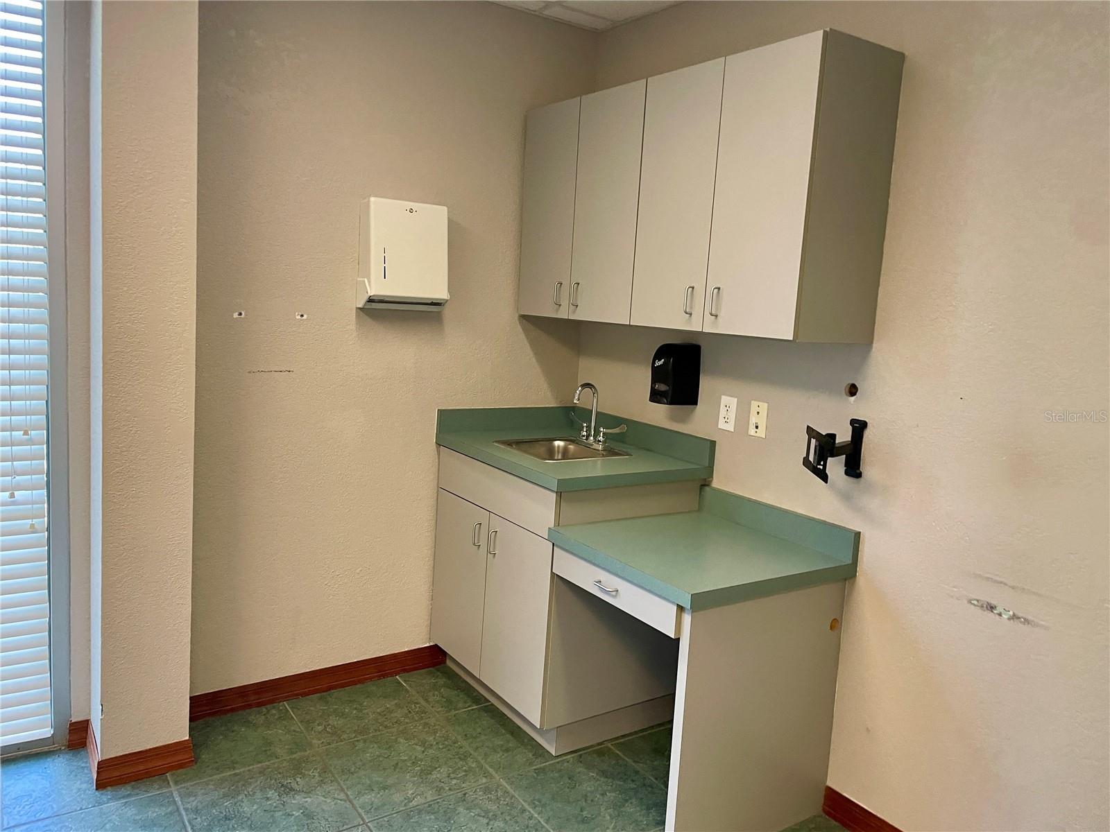 4741 Nw 8th Ave #suite C Property Photo 6